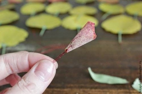 diy-roses-from-autumn-leaves-06