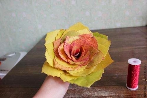 diy-roses-from-autumn-leaves-10