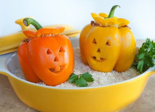 Halloween-Snack-Ideas-lantern-peppers