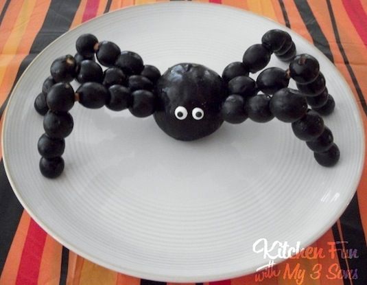 Non-Candy-Halloween-Snack-Ideas-spider-snack