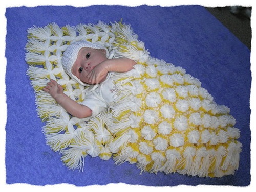 DIY Snuggly baby Pom Pom Blanket
