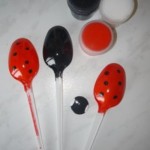 diy-cute-ladybug-with-plastic-spoon-02