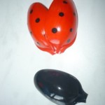 diy-cute-ladybug-with-plastic-spoon-04
