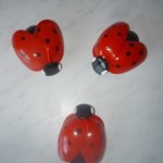 diy-cute-ladybug-with-plastic-spoon-08