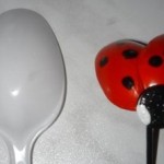 diy-cute-ladybug-with-plastic-spoon-13