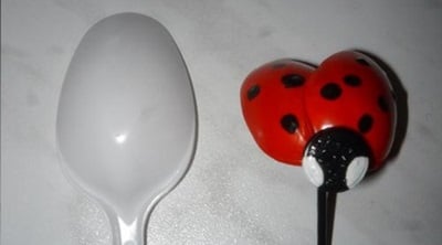 diy-cute-ladybug-with-plastic-spoon-13