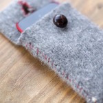 easy-and-cuddly-diy-ideas-for-recycling-old-Sweater  Smartphone Case