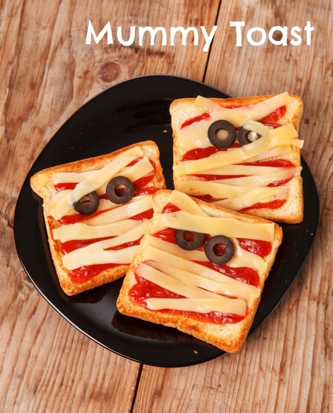 healthy-halloween-party-food-mummy-toast-snacks