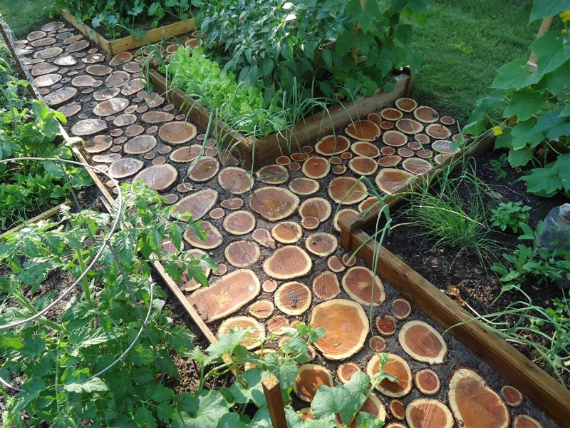 Cool DIY Garden Path Ideas Wood Log Path