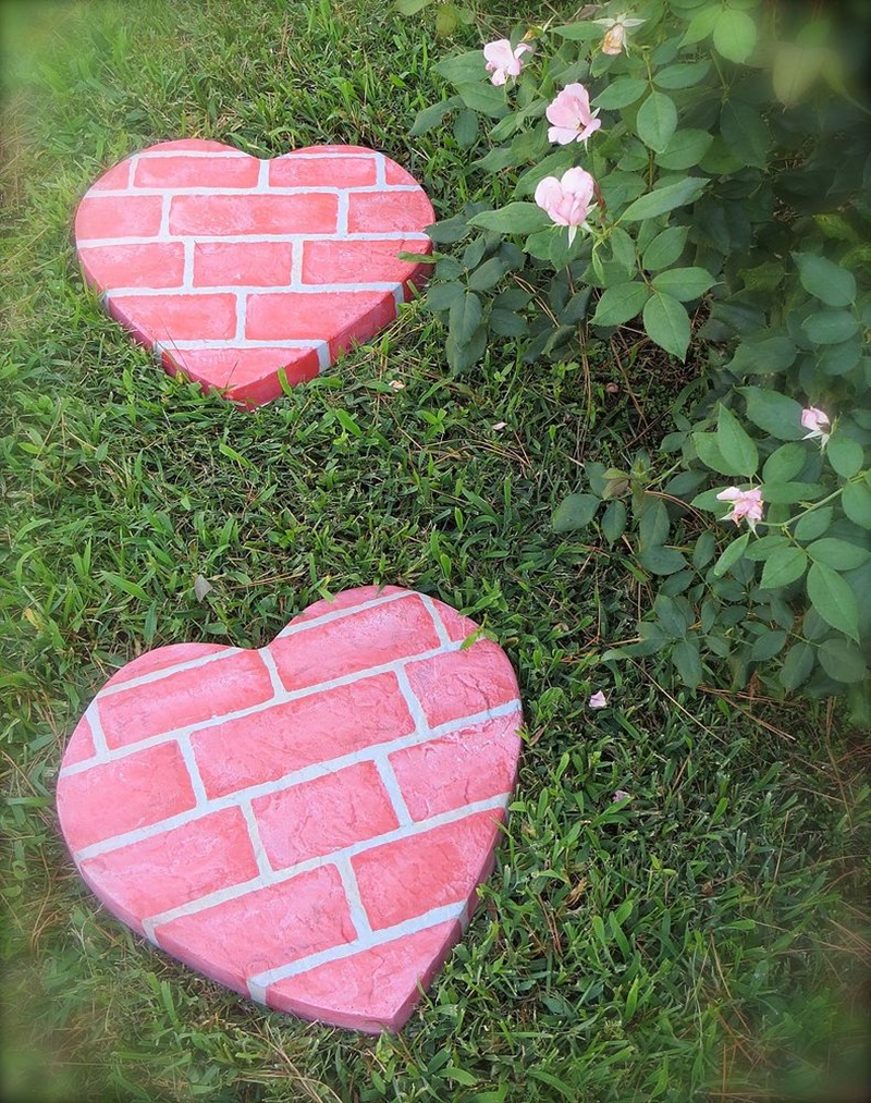 Cool DIY Garden Path Ideas heart shaped stone path