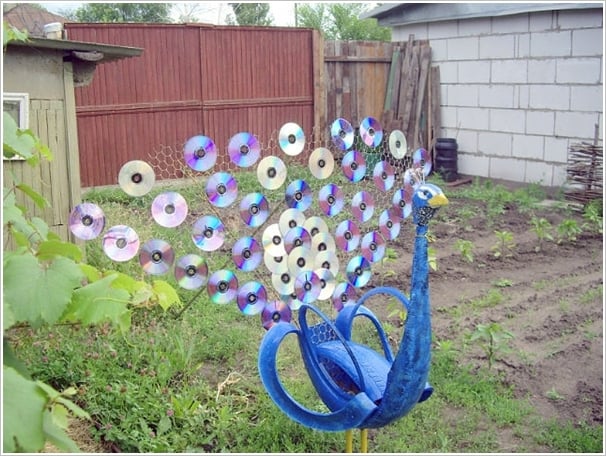 Make a Peacock with Old CDs and Tire -coolcreativity