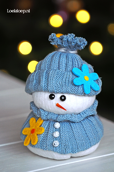 DIY-Cute-Snowman-from-old-Clothing-and-Rice