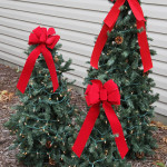 How-to-make-tomato-cage-Christmas-tree-0-0