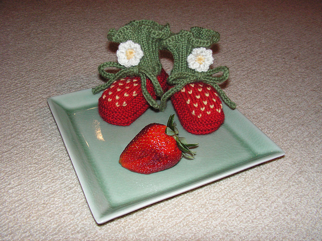 Pjusken's Strawberry Booties