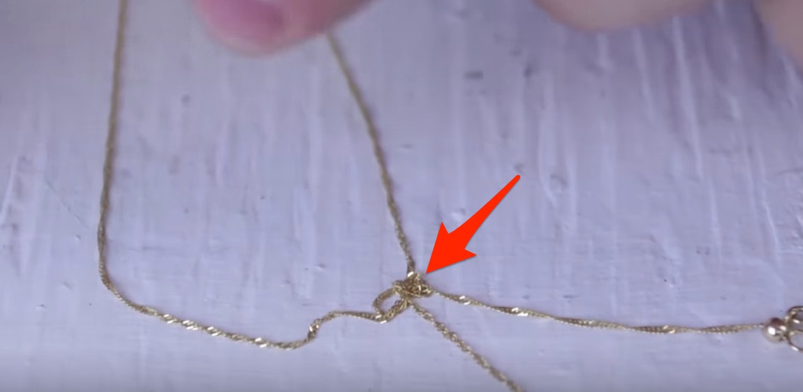 This Useful Trick For Untangling Jewelry is So Easy