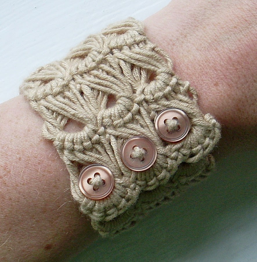 Crochet Pretty Bracelets with Patterns