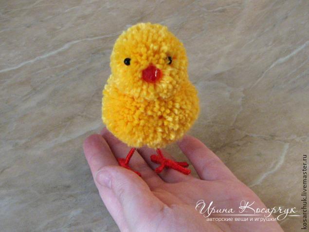 How to Make Adorable Pom-Pom Easter Chicks