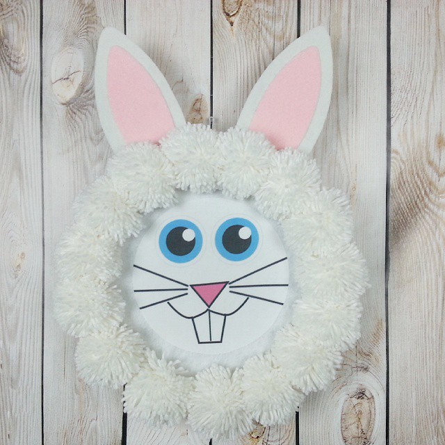 Pom-pom Bunny Wreath #Easter #Bunny #Wreath