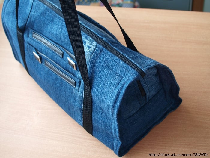 Recycle Old Jeans into a Beautiful Zippered Bag