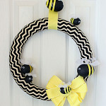 bee_wreath_text