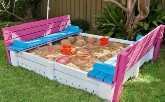 Pallet Furniture for Kids-DIY Sandbox with Cover