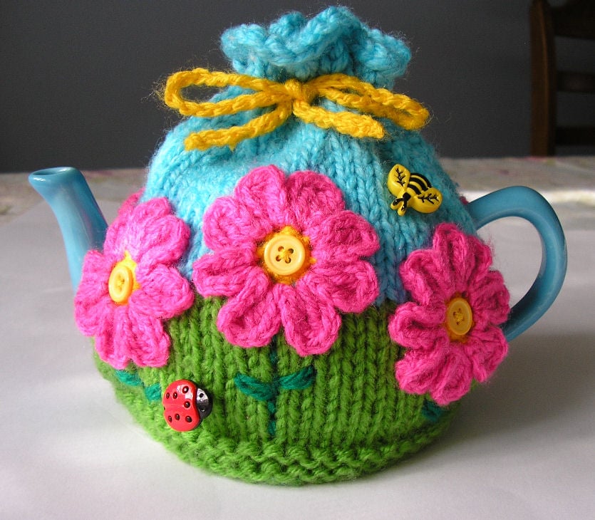 Flower Garden Tea Cosy with free pattern