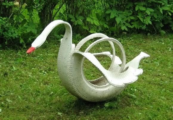DIY Tire Swan Planter Garden Decoration Idea