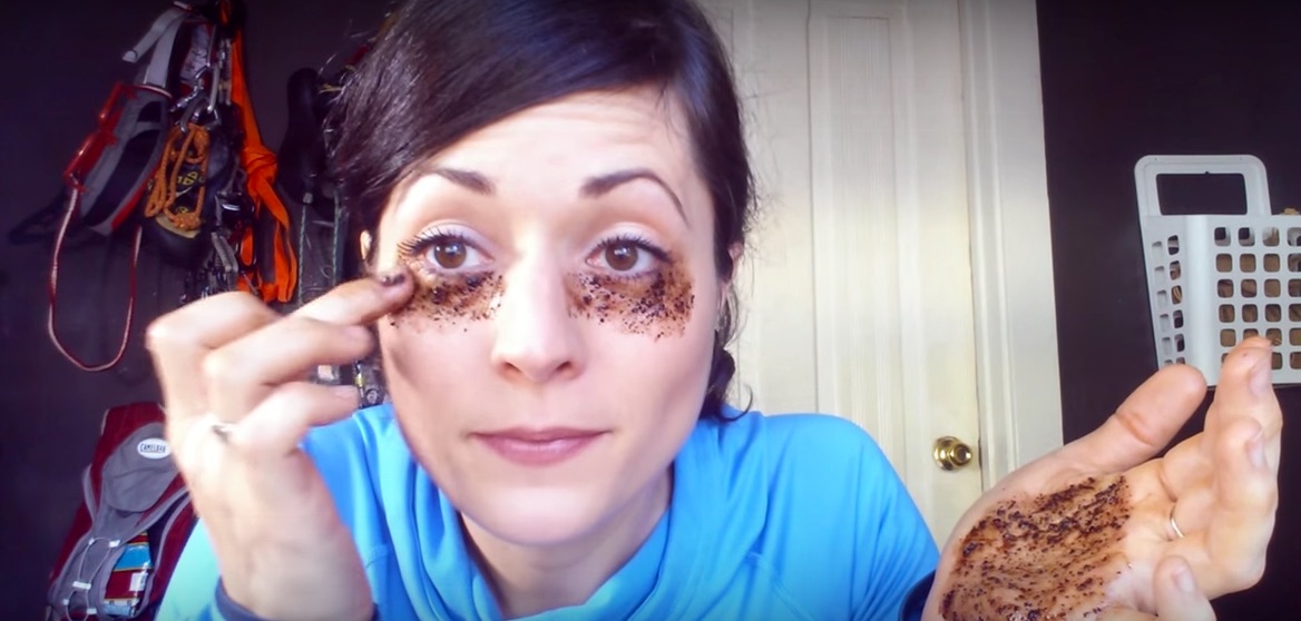 Get Rid of Undereye Bags or Dark Circles with This Home Remedy