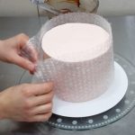 Creative Way to Decorate Cake With Babble Wrap