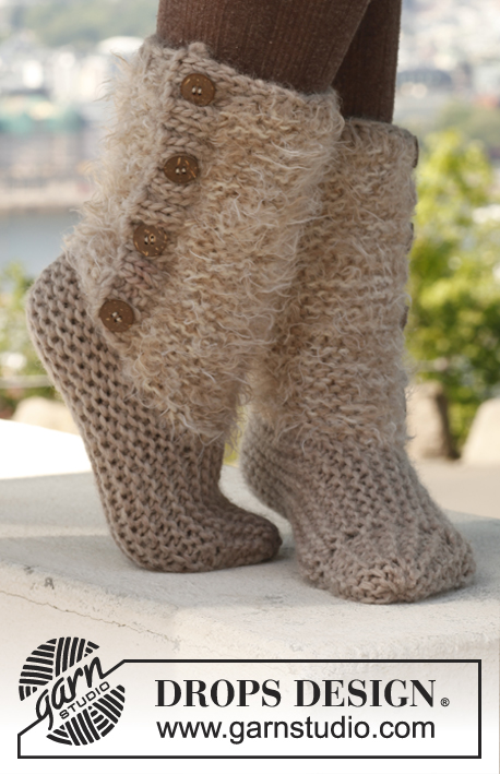 Knitting Moscow Slipper Boots with Free Pattern