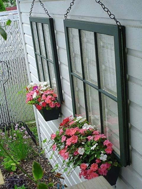 Cool DIY Ideas To Decorate Your Garden Fence