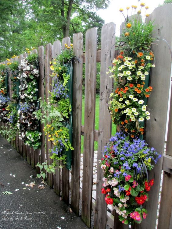 30+ Cool Garden Fence Decoration Ideas - Page 5 of 5