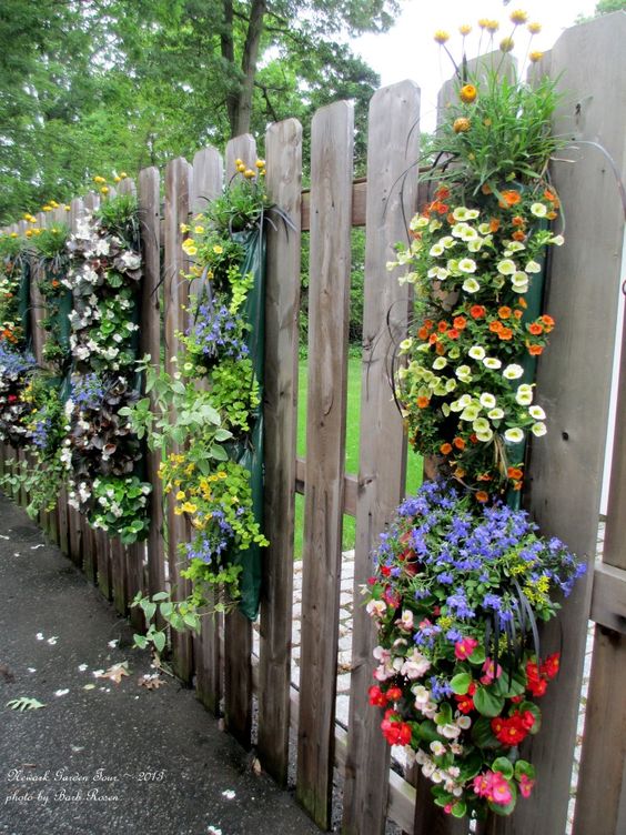 Cool DIY Ideas To Decorate Your Garden Fence