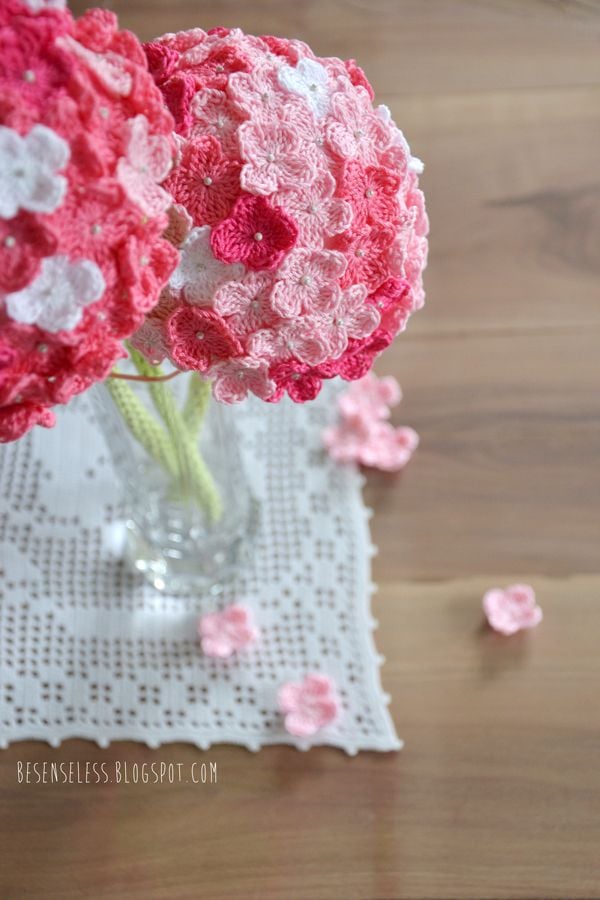 Crochet Hydrangea Flower with Free Pattern