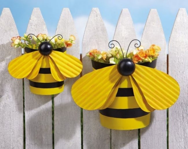 Cool DIY Ideas To Decorate Your Garden Fence