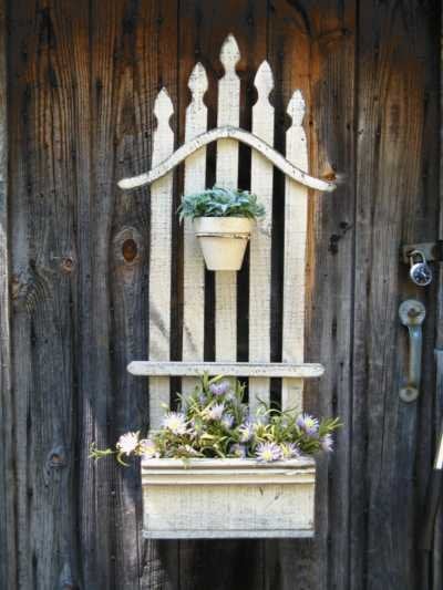 Cool DIY Ideas To Decorate Your Garden Fence 1