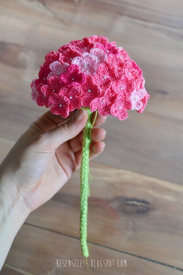 Crochet Hydrangea Flower with Free Pattern