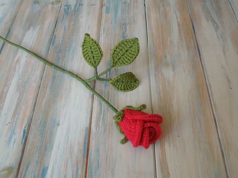 How to Crochet Realistic Roses (Video)
