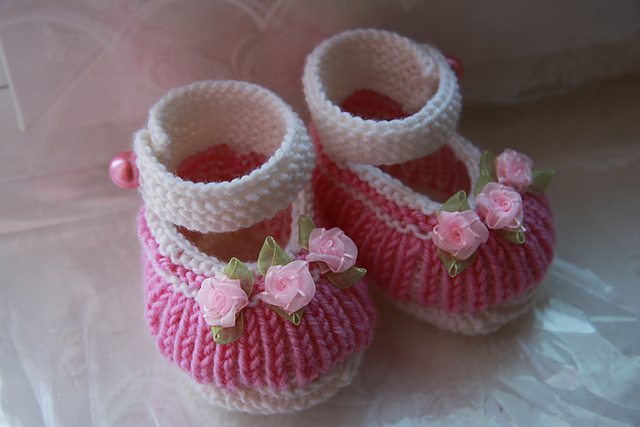 Knitted Baby Janes Booties with Free Pattern