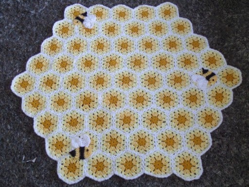 Buzzy Bee Baby Blanket with Matching Hat Free Pattern
