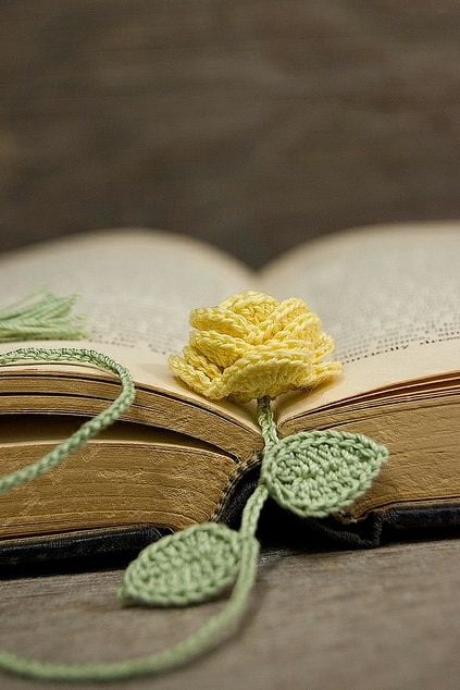 Flower Bookmark FREE Crochet Pattern