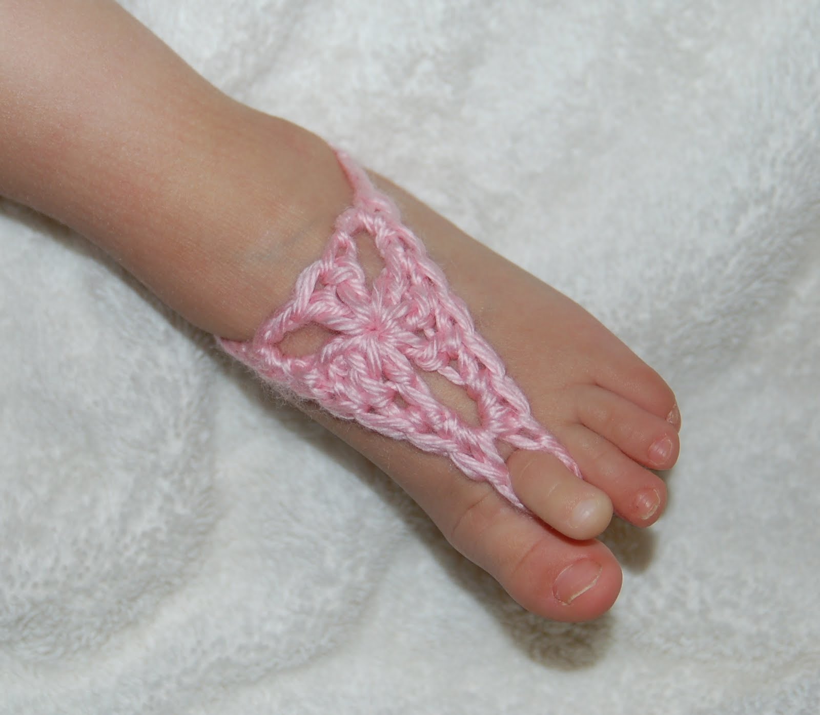 Simple and Sweet Baby Barefoot Sandal Free Crochet Pattern