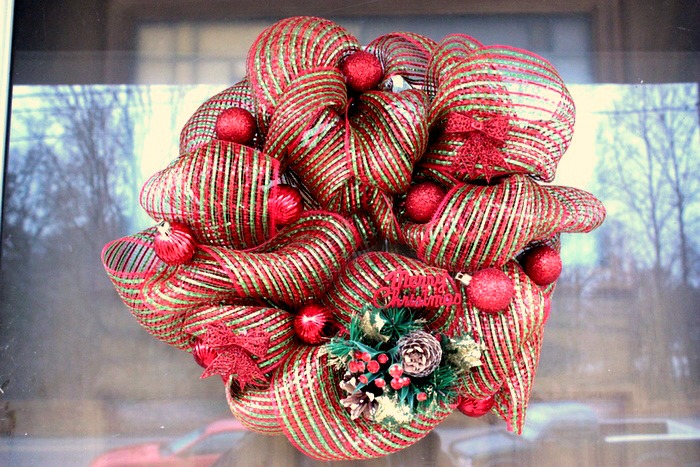 DIY Mini Christmas Deco Mesh Wreath