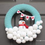 Snowball Christmas Wreath Free Crochet Pattern