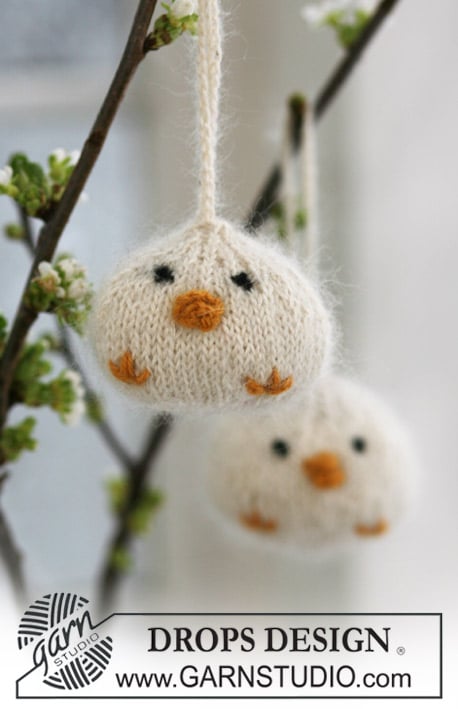 Knitted Easter chicken Ornament Free Pattern