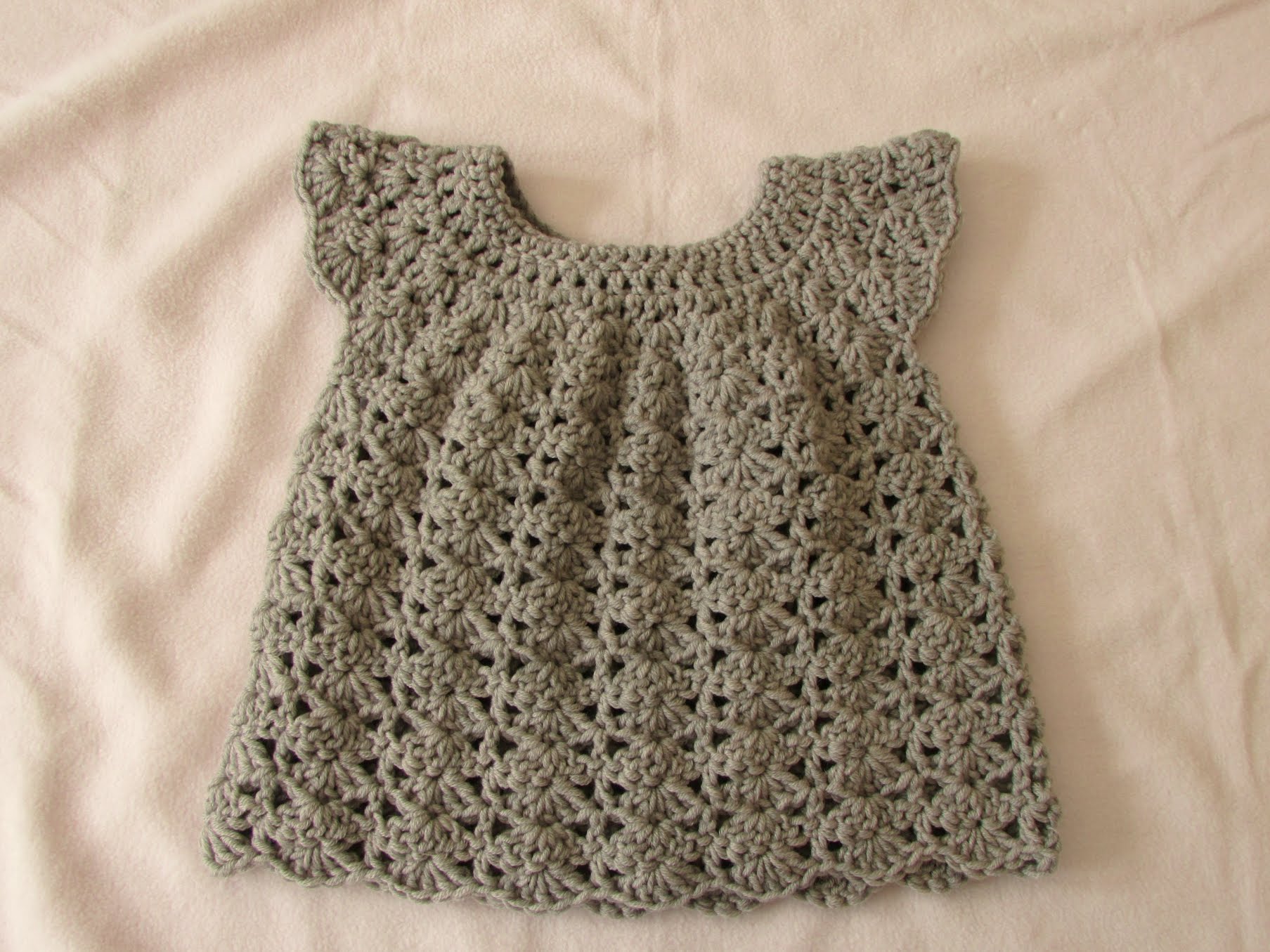 How to crochet an easy shell stitch baby / girl's dress for beginners