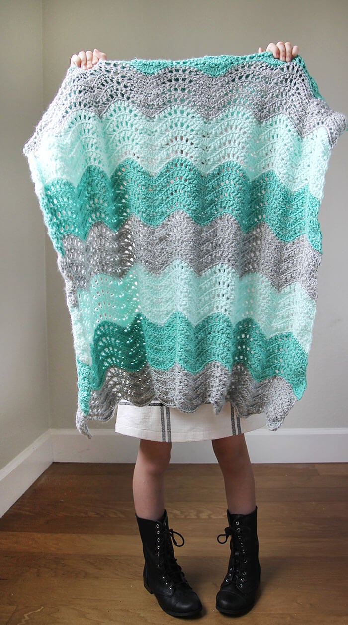 Feather and Fan Baby Blanket Free Crochet Pattern and Video Tutorial