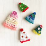 Christmas Tree Brooch FREE crochet pattern