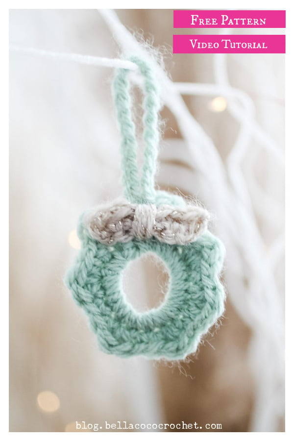 Mini Christmas Wreath Free Crochet Pattern and Video Tutorial