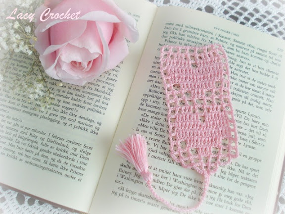 Hearts Bookmark Free Crochet Pattern 